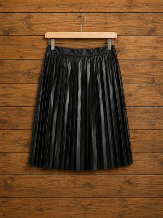 Falda plisada negra