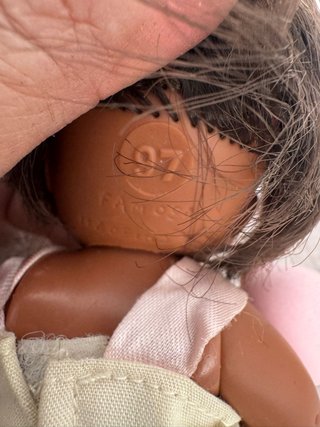 Barriguitas Negro con Faldón y Globo, pelo liso