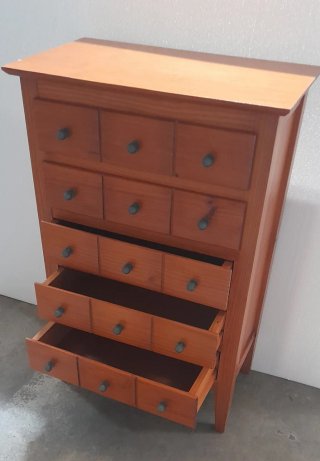 Cómoda de madera con 5 cajones