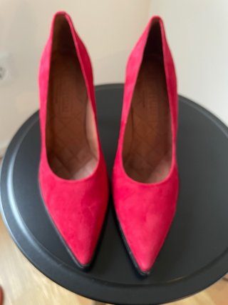 Nuevos.Zapatos de tacón Hispanitas rojos
