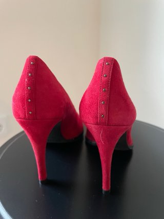 Nuevos.Zapatos de tacón Hispanitas rojos