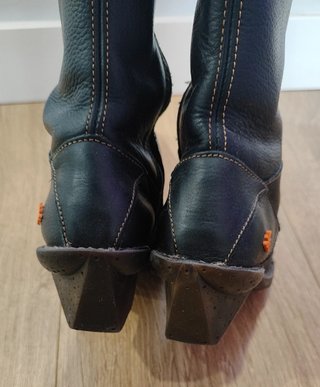 Botas altas en color azul marino no 36 de Art.