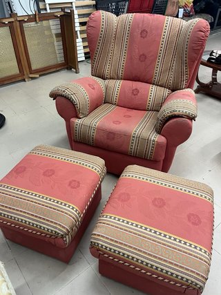 Sillón con reposapiés y butacas