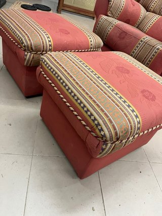Sillón con reposapiés y butacas