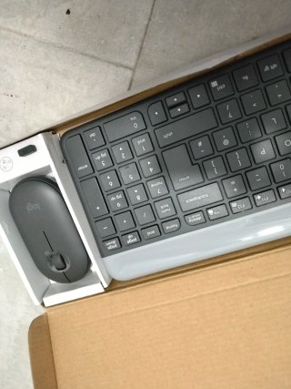 Logitech Slim Combo MK470 Teclado y Ratón