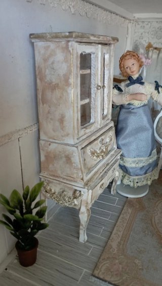 Credenza vetrinetta casa bambole Shabby Chic 1:12