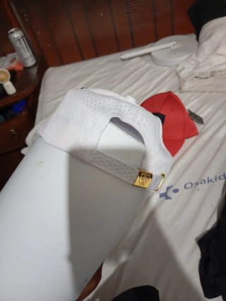 Gorra Ferrari Blanca y Negra