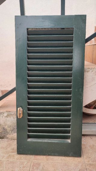 Contraventanas de madera tipo persiana