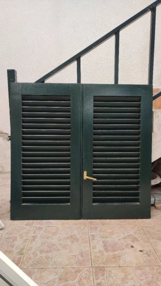 Contraventanas de madera tipo persiana