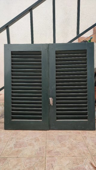 Contraventanas de madera tipo persiana