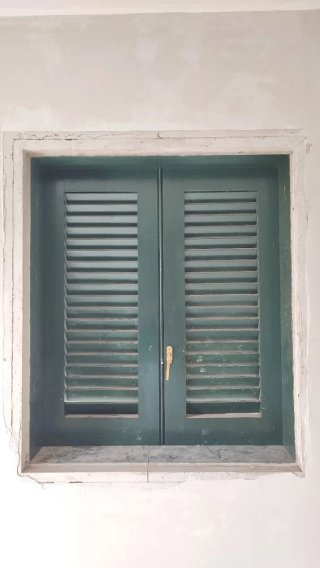 Contraventanas de madera tipo persiana