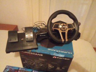 PS4 Pro + 13 Juegos, Volante, Mando y Cascos