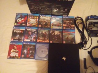 PS4 Pro + 13 Juegos, Volante, Mando y Cascos