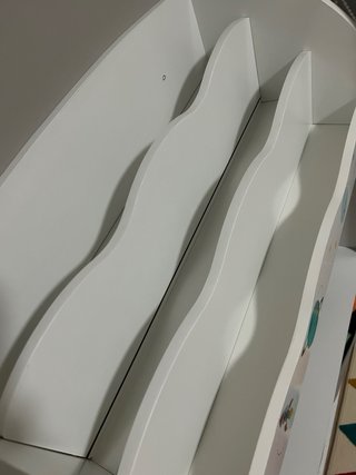 Estantería infantil con diseño espacial RECOGIDA