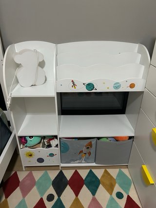 Estantería infantil con diseño espacial RECOGIDA