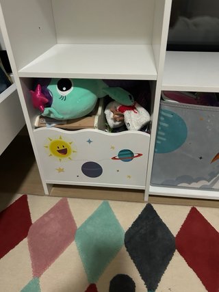 Estantería infantil con diseño espacial RECOGIDA