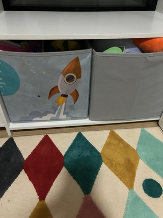 Estantería infantil con diseño espacial RECOGIDA