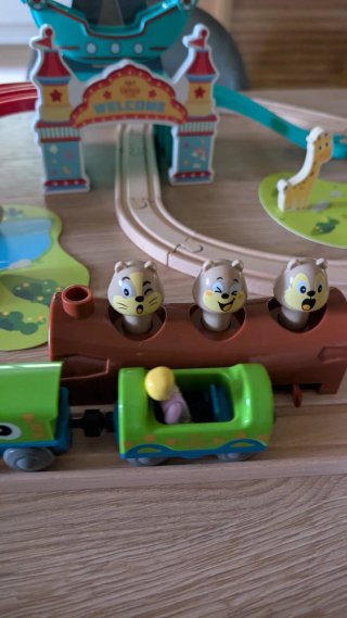 Tren de madera Dinosaurio y Parque de Atracciones