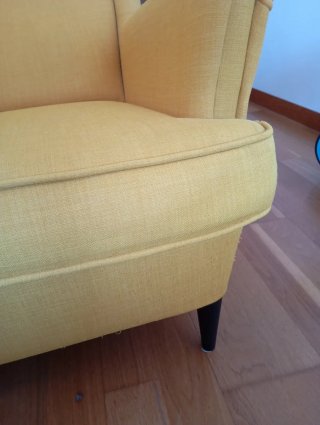 Sillón amarillo IKEA de tela Strandmon