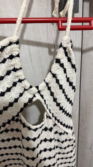 Vestido de punto blanco y negro