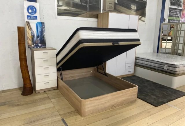 Canapé de madera y tela nuevos