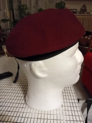 basco militare amaranto della Brigata Paracadutist