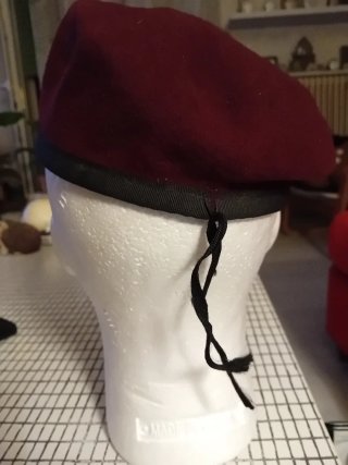 basco militare amaranto della Brigata Paracadutist