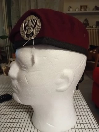 basco militare amaranto della Brigata Paracadutist