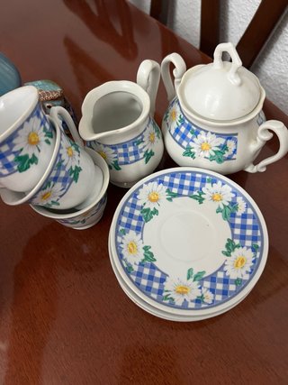 Juego de café con tazas y platos