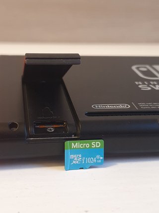 Nintendo Switch OLED + 2 Giochi + Accessori