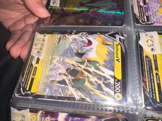 Carta Pokémon Boltund V - Golpe Giro