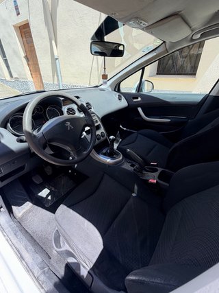 Peugeot 308 2011