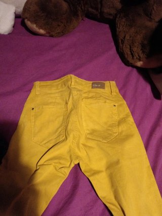 Pantalones amarillos