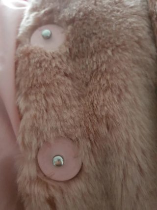 Chaqueta rosa de pelo sintético con capucha