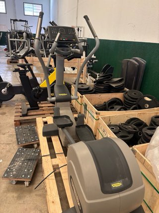 Eliptica Technogym Synchro LED