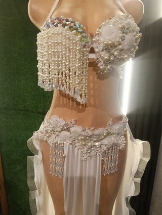 Vestido de baile negro y dorado