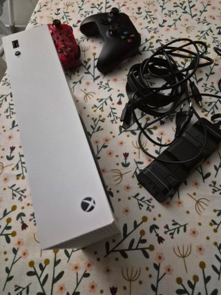 Xbox Series S + 2 Mandos + Cables