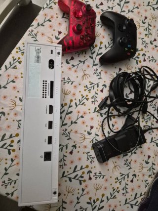 Xbox Series S + 2 Mandos + Cables