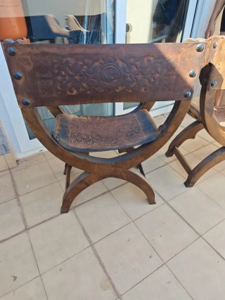 Coppia di Sedie Curul in Pelle e Legno