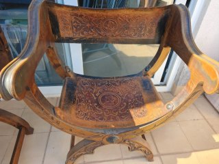 Coppia di Sedie Curul in Pelle e Legno