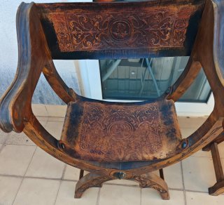 Coppia di Sedie Curul in Pelle e Legno