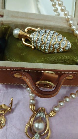 Lote Joyería Vintage y Joyero