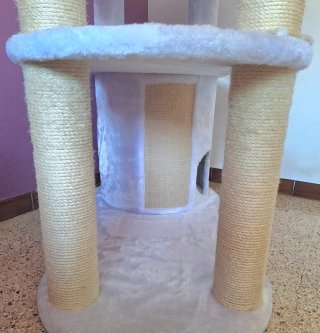 Árbol rascador para gatos beige y blanco