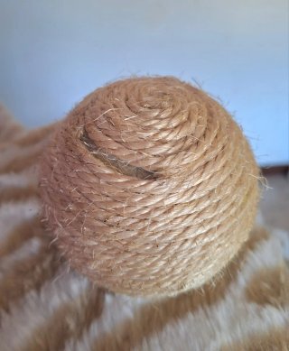Árbol rascador para gatos beige y blanco