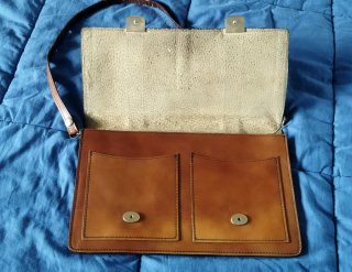 Bolso tipo cartera color canela