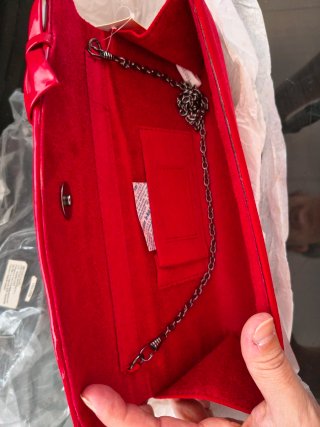 Bolso de fiesta rojo con lazo