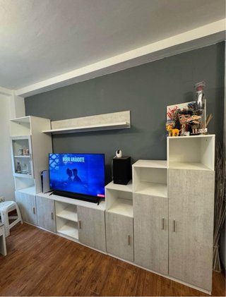 Mueble de salón modular gris y blanco