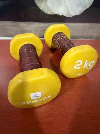 2 Mancuernas DOMYOS 2kg Amarillas