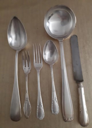 Cubertería antigua baño de Plata     54 Piezas