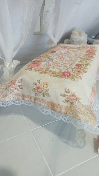 Set tovaglia e 4 tovaglioli casa bambole 1:12